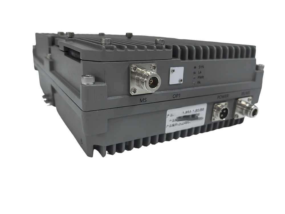  梨树三频手机信号接收器2000㎡